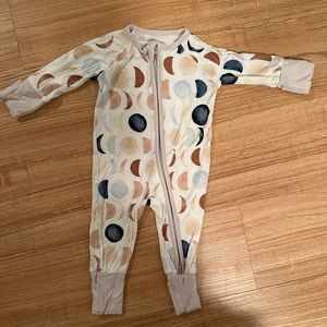 Little Sleepies Luna Neutral Zippy. Size: NB Newborn. Colors: Neutral